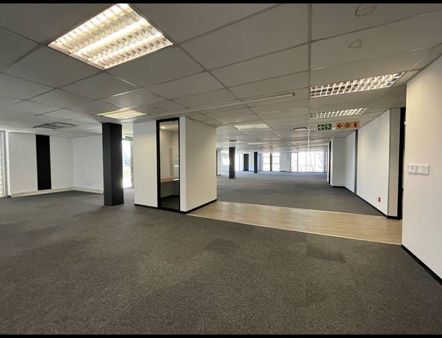 669M² OFFICE TO LET IN BRYANSTON